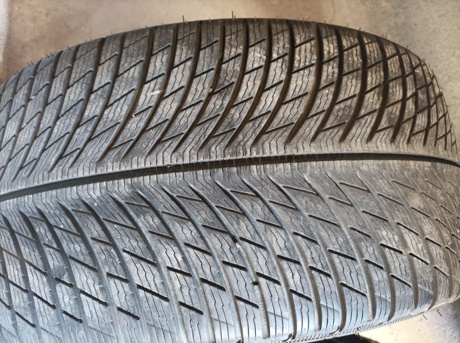 Продавам 4 зимни гуми 295/35/21 Michelin PA 5-480 евро.