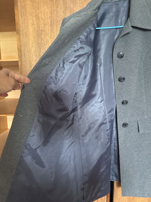 Пиджак -сюртук серого цвета