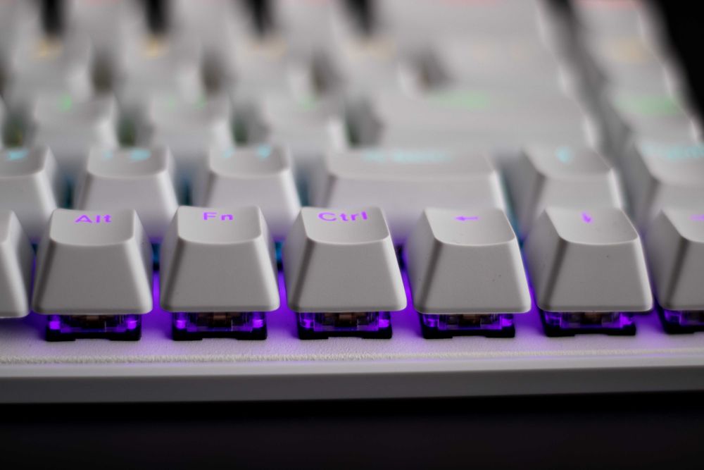 Tastatura mecanica gaming RGB, conectare prin cablu, 12 moduri