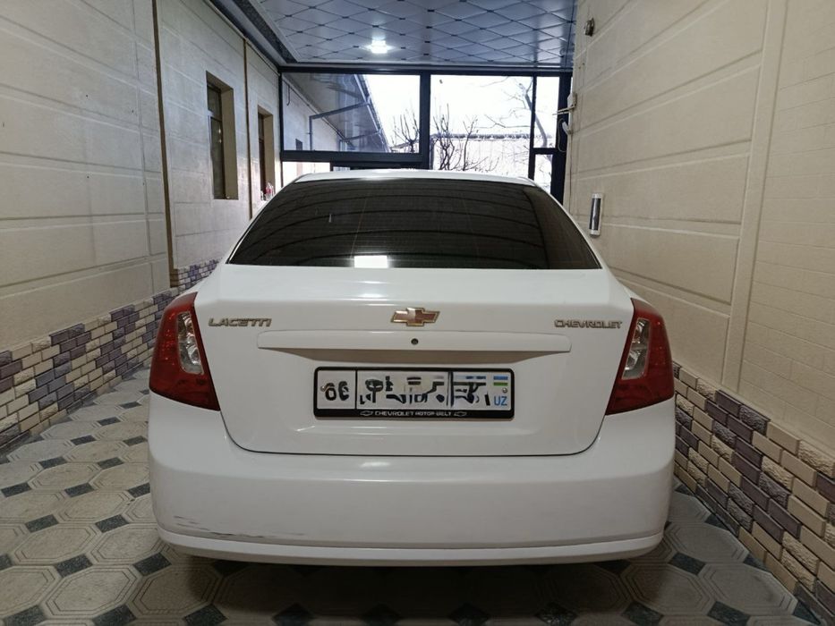 Продам Lacetti 1.8  2 поз