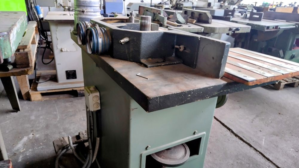 Шлайф с два шпиндела един след друг, с регу на вис и дъл, РЕВЕЗИРАН.