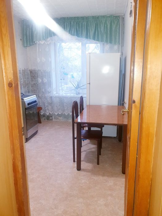 Кухонный стол без стульев