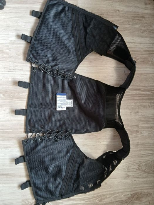 Vând vesta tactica