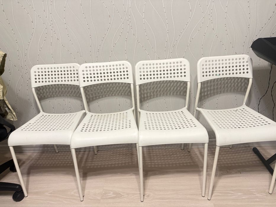 Стулья белые IKEA