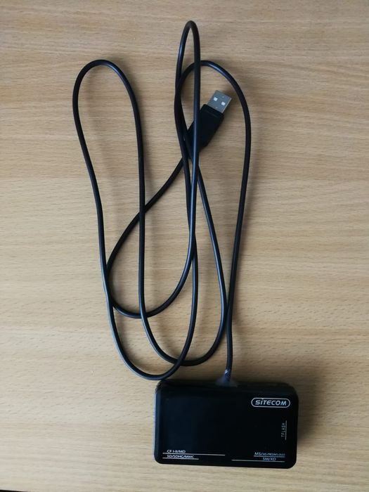 Vând Memory Card Reader USB 2.0 (Cititor de carduri)