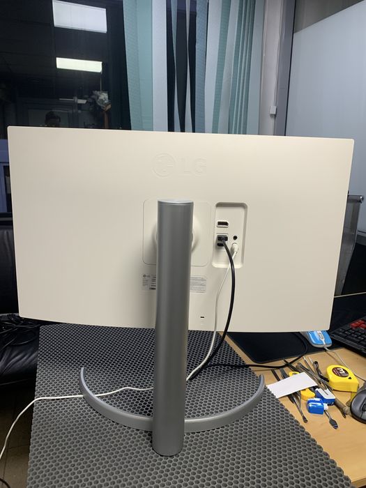 Монитор LG 27’ 4K. Белый.