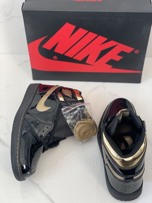 Air Jordan 1 Retro High Black Metallic Gold Dark