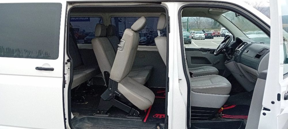 Volkswagen Transporter Caravelle 8locuri 2.0Tdi, model lung, adus de 2