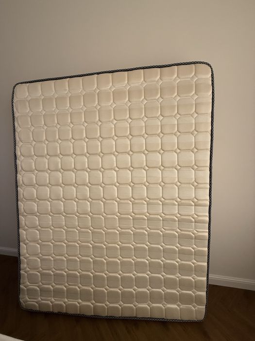 Продам Матрас 160х200