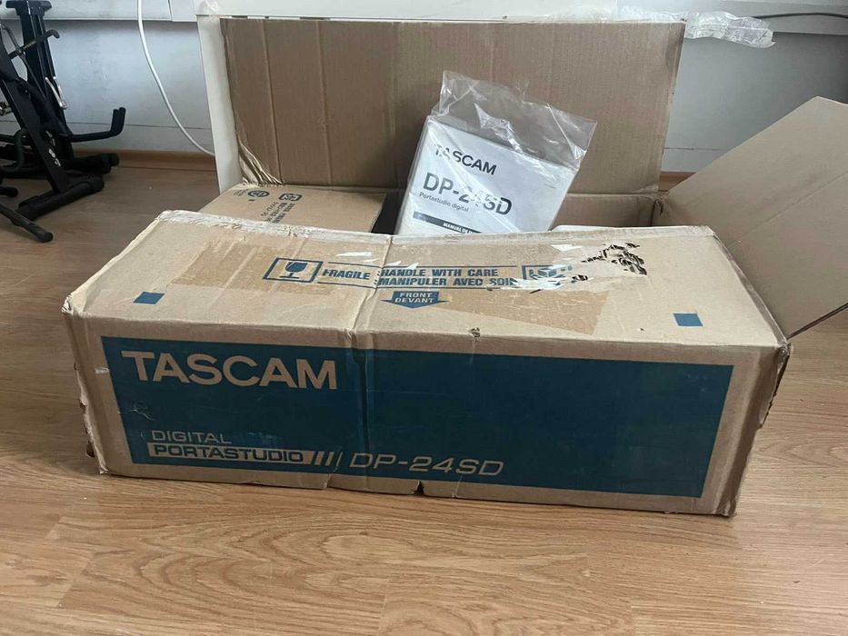 Mикс пулт TASCAM 24 канален