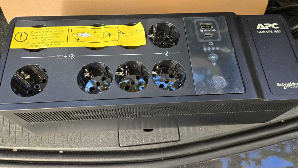 UPS APC Back-UPS 1050VA / 600W - Sursă Neîntreruptibilă Nouă, Full Box (8 Prize)