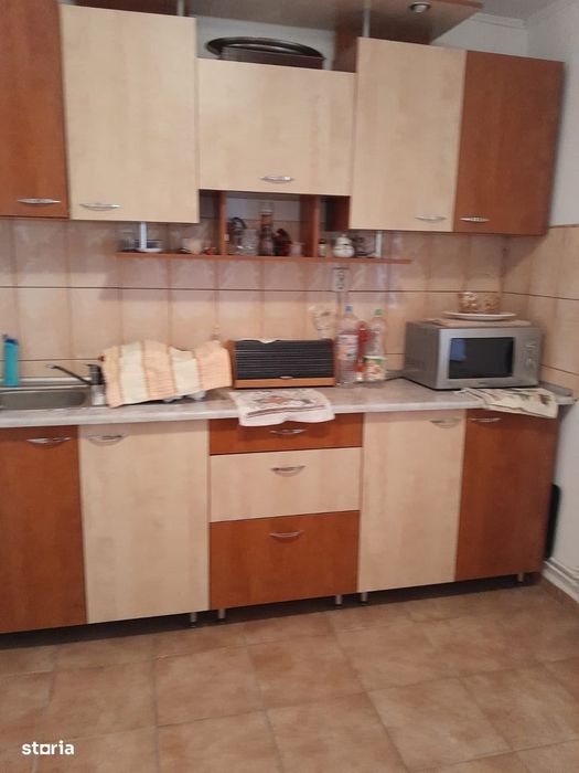 Apartament 3 camere, etaj 2, centrala pe gaz