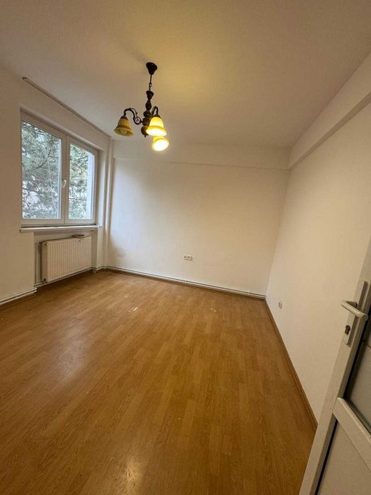 De vanzare Apartament 2 camere Cornisa, decomandat