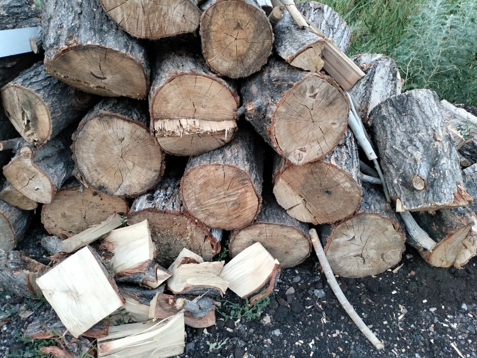 Уголь в мешках. Көмір. дрова.