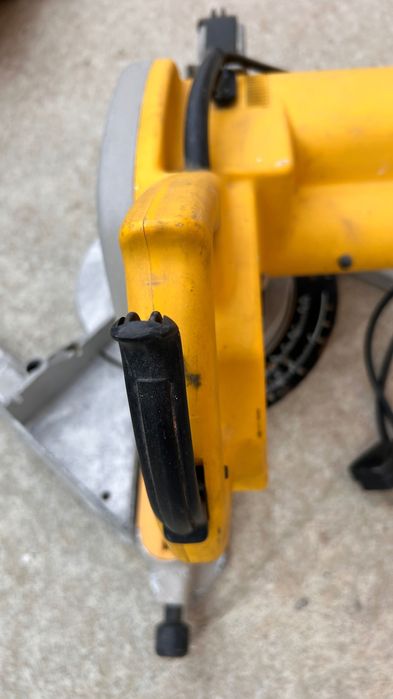 Настолен циркуляр DEWALT