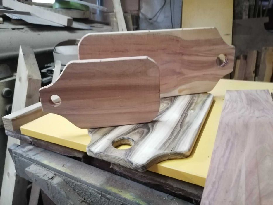 Изработка на дъски за рязане и дървени барплотове.