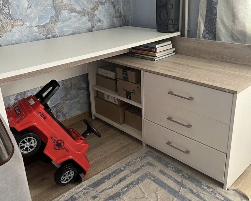 Срочно продам комод, кровать, стол