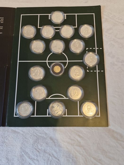 Clasor amagial cu footbal