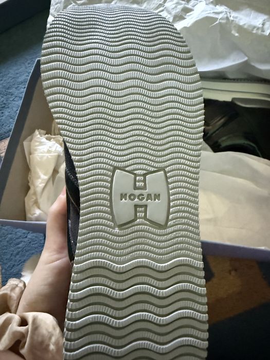 Vand adidasi dama Hogan