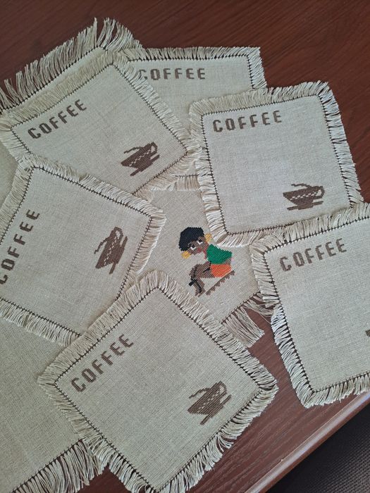 Ръчно бродирани  карета / тишлайфери за маса