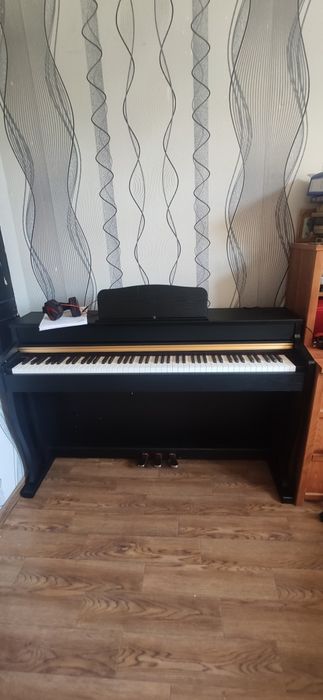 Электронное пианино в хорошем состоянии