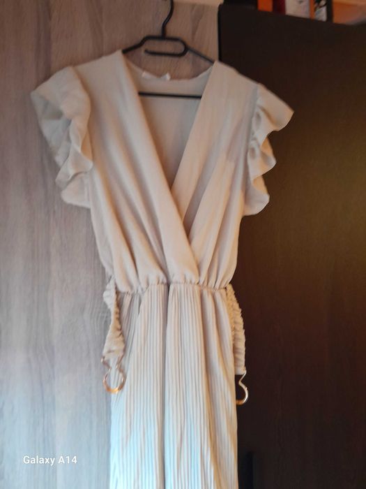 Дамски рокли и гащеризони