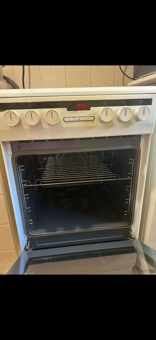 Продавам готварска печка Амика