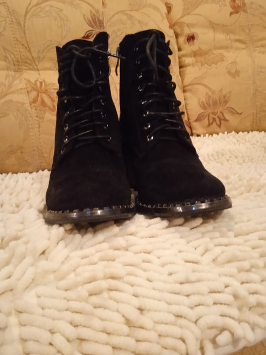 Продам ботильоны натуральные замша