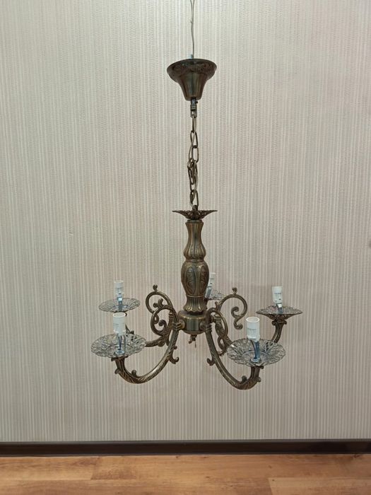 Люстра для комнаты