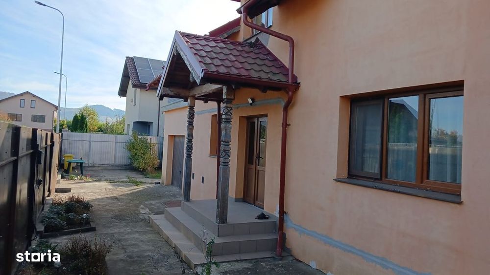 Casa constructie 2012 pe P+E+pod in Sanpetru, 5 camere, teren 650 mp
