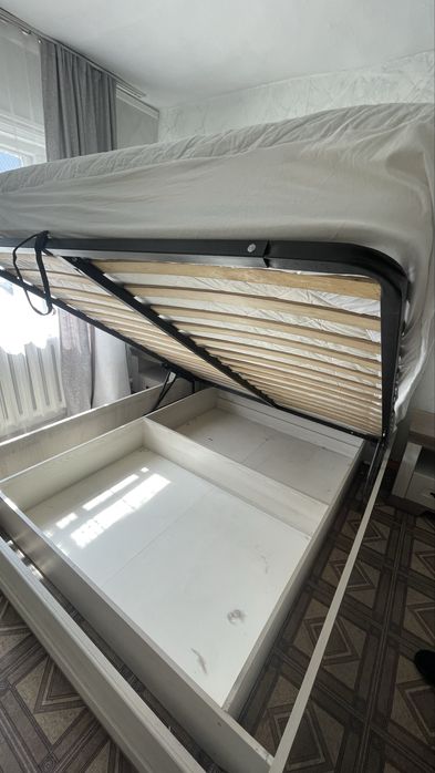 Продам спальный гарнитур