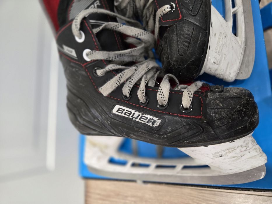 Продам детские коньки для хоккея