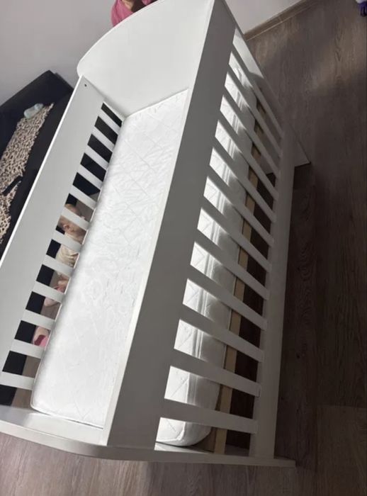 Scoica si pătuț bebe