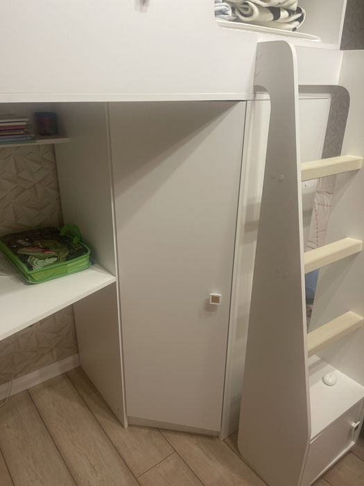 Продам детскую кровать комплект