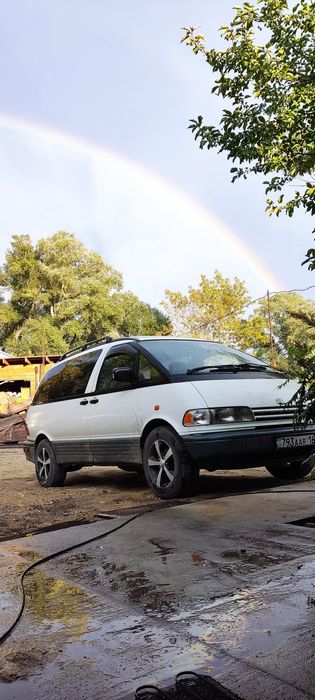 Продаю Тойота превия 1995год