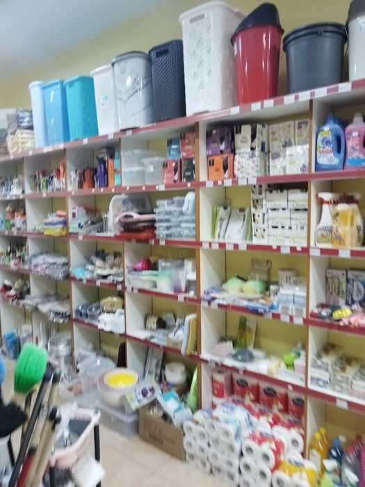 Оборудване за магазин стелажи , рафтове , щендери