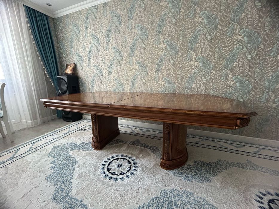 Продам итальянский стол