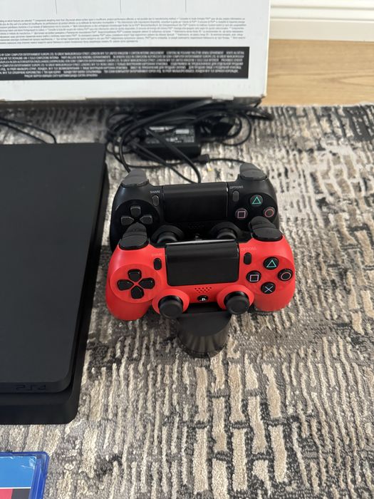PlayStation 4 Slim, 2 manete, Ca nou