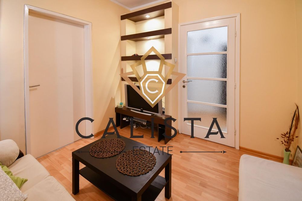 Дава се под наем Тристаен апартамент в София, Център - 80 кв.м за 750 € - Снимка #1