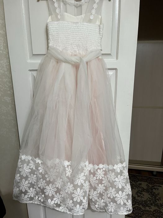 Продам платья все 3 за 15.000