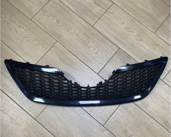 Решетка радиатора Камри 40