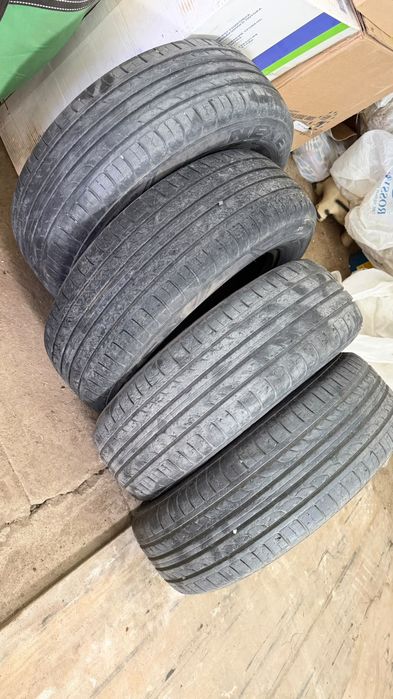 Продам комплект летних шин 215/65. R16