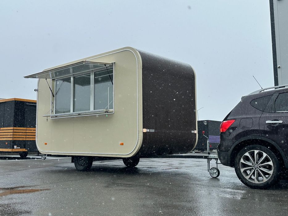 Каравана за бързо хранене е първата в България.