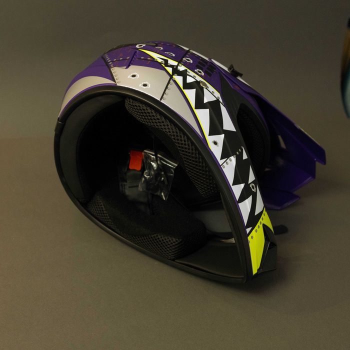 Каска с очила за ел. тротинетка , велосипед , мотокрос