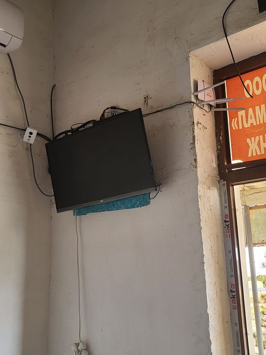 Kamera 3 ta televizori bilan