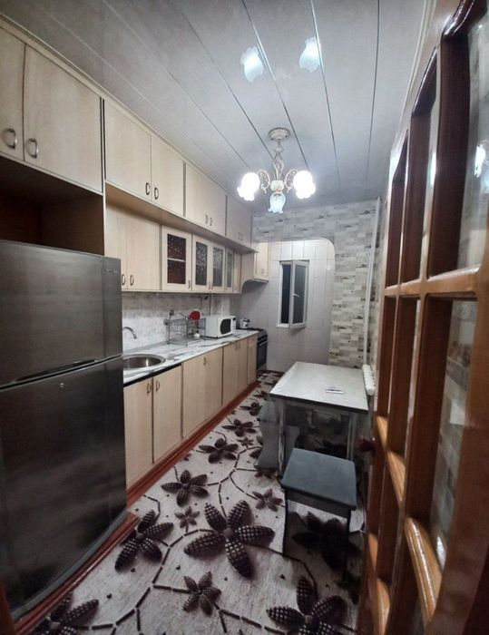 Аренда  метро беруни гулзор 2.хонали  олдида