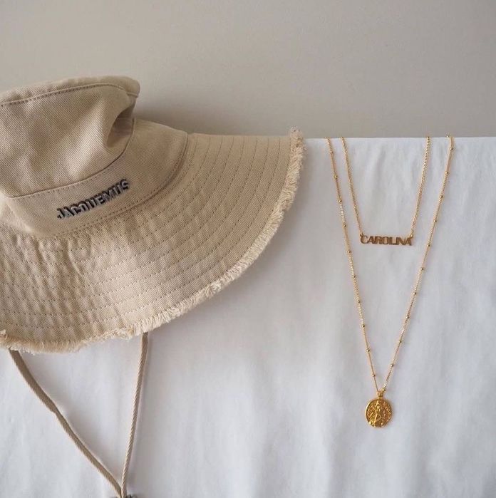 Шапка CHANEL, Loewe, Celine