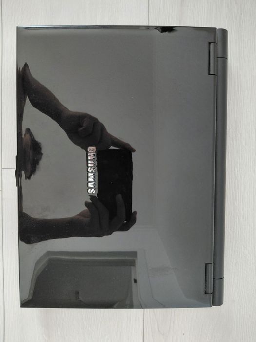 Ноутбук Samsung NP-R18Y +Зарядка и мышка
