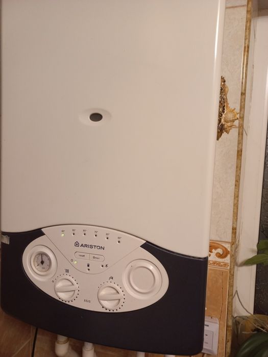 Vând centrală termică Ariston
