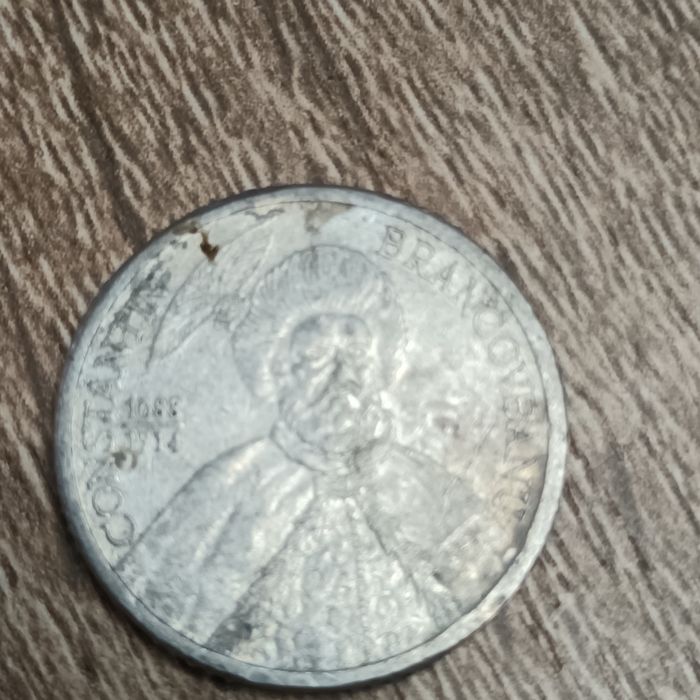 Vând monede românești.